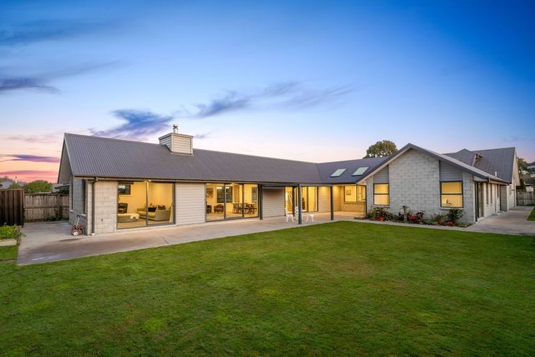 Photo of property in 12 Overton Place, Prebbleton, 7604