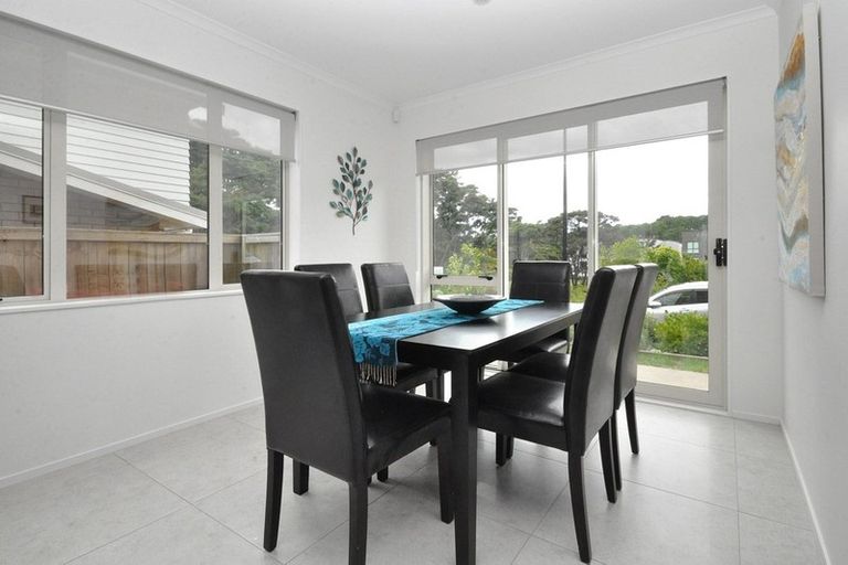 Photo of property in 11 Mahinga Lane, Massey, Auckland, 0614