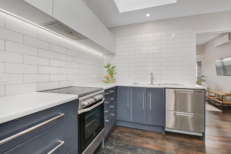 Photo of property in 16 St James Avenue, Helensville, 0800