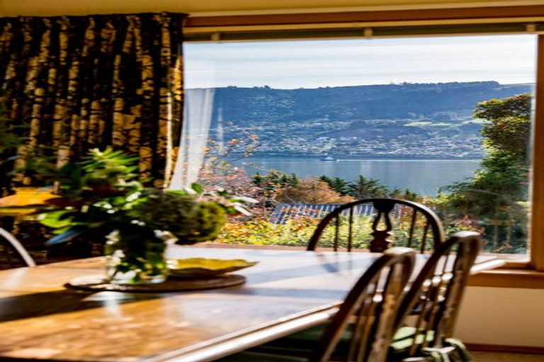 Photo of property in 9 Saint Ronans Road, Macandrew Bay, Dunedin, 9077