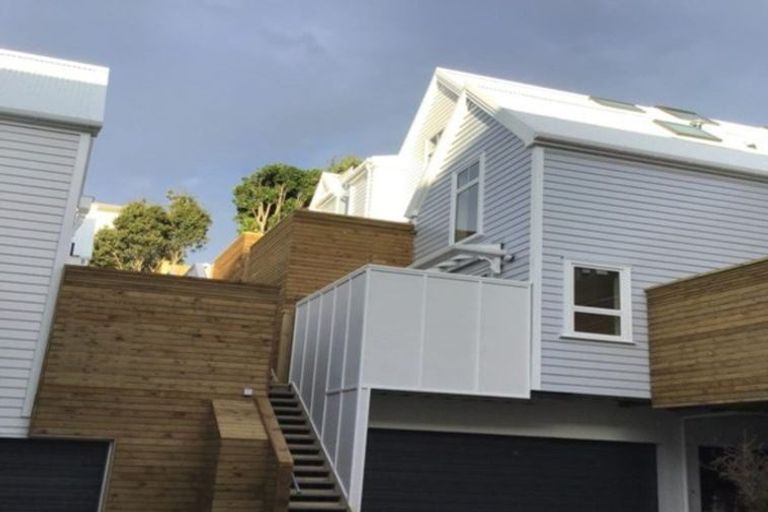 Photo of property in Pirie Street Townhouses, 15/35u Pirie Street, Mount Victoria, Wellington, 6011