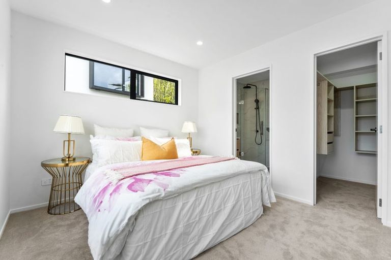 Photo of property in 16 Saint Catherine Crescent, West Harbour, Auckland, 0618