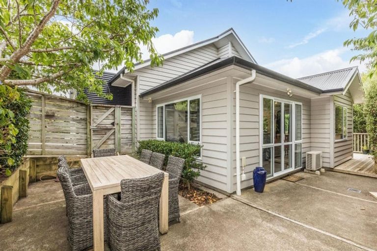 Photo of property in 42d James Cook Drive, Whitby, Porirua, 5024