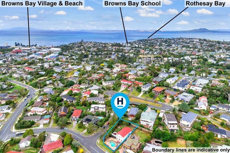 Photo of property in 2 Hollyhock Place, Browns Bay, Auckland, 0630