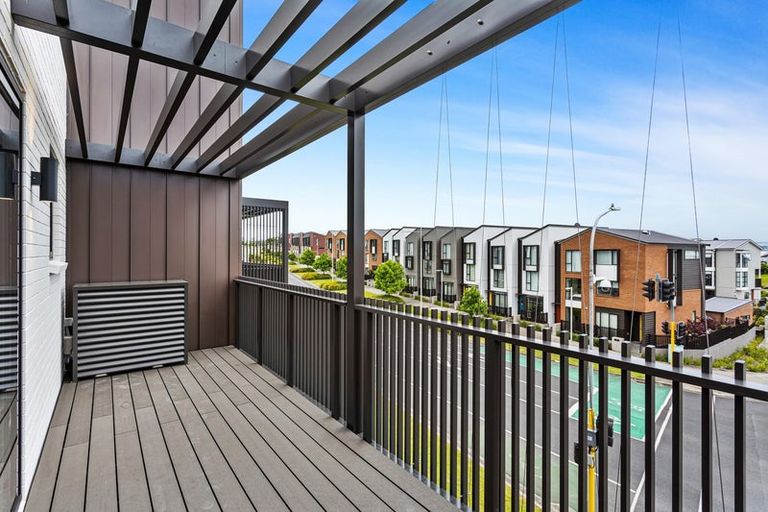 Photo of property in 4/33 Nugget Avenue, Hobsonville, Auckland, 0616