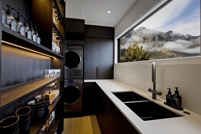 Photo of property in 6 Jacks Point Rise, Jacks Point, Queenstown, 9371