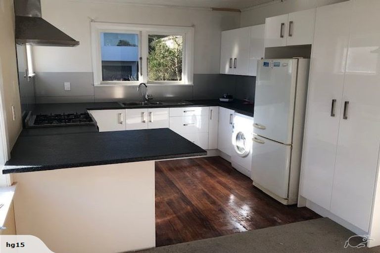 Photo of property in 6 Middlesex Place, Northland, Wellington, 6012