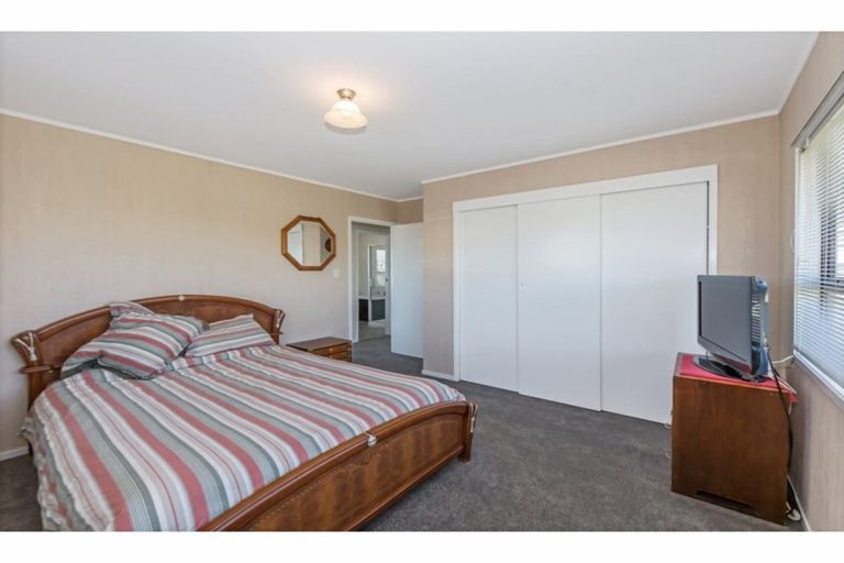 Photo of property in 1/82a Pupuke Road, Hillcrest, Auckland, 0627