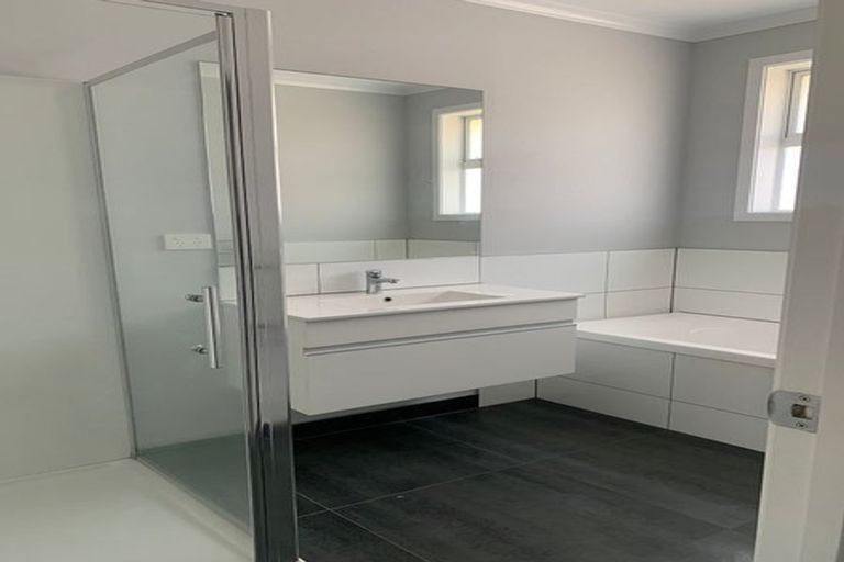 Photo of property in 17 Moira Close, Welcome Bay, Tauranga, 3175