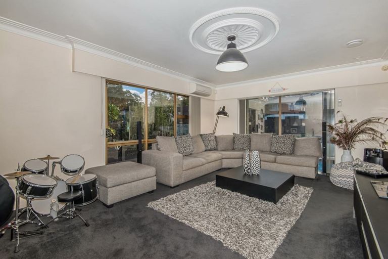 Photo of property in 37 Nui Mana Place, Te Atatu South, Auckland, 0610