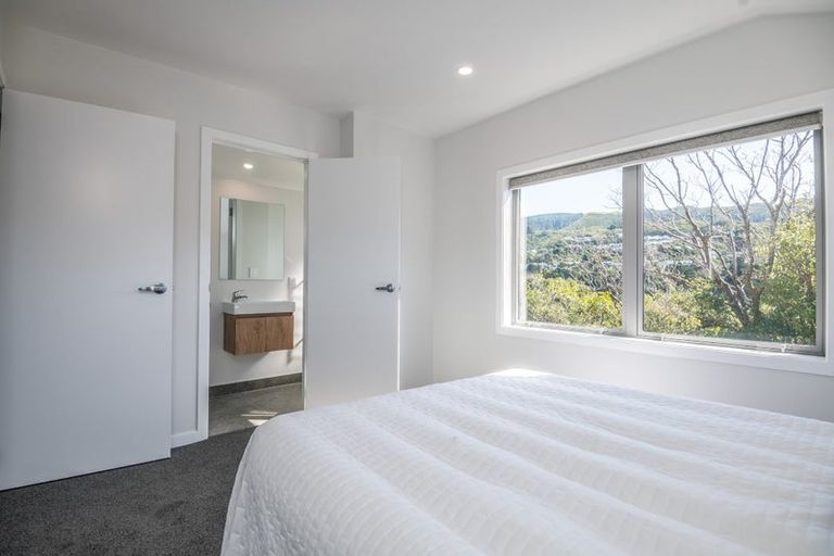 Photo of property in 27e Ranui Terrace, Tawa, Wellington, 5028