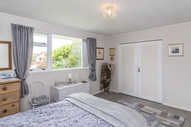 Photo of property in 9 Lesley Grove, Waikanae, 5036