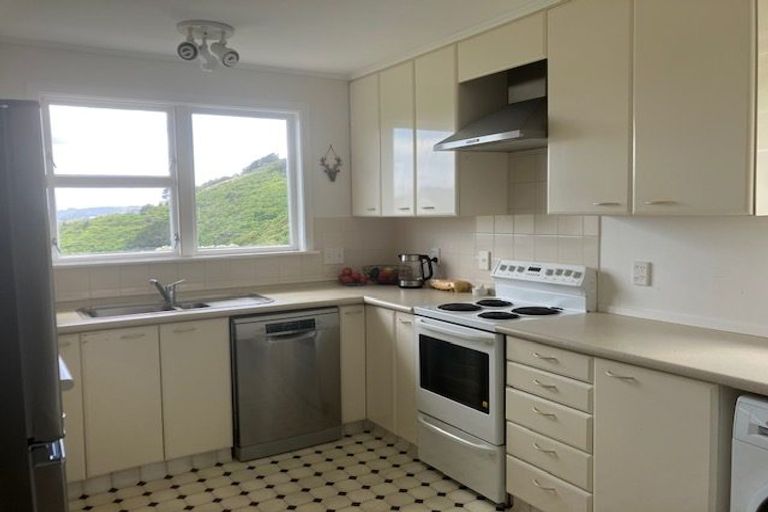 Photo of property in 48 Huntingdon Street, Northland, Wellington, 6012