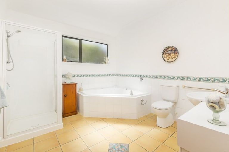 Photo of property in 15 Whitu Street, Khandallah, Wellington, 6035