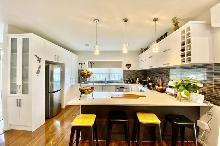 Photo of property in 27 Kereru Rise, Papakura, 2110