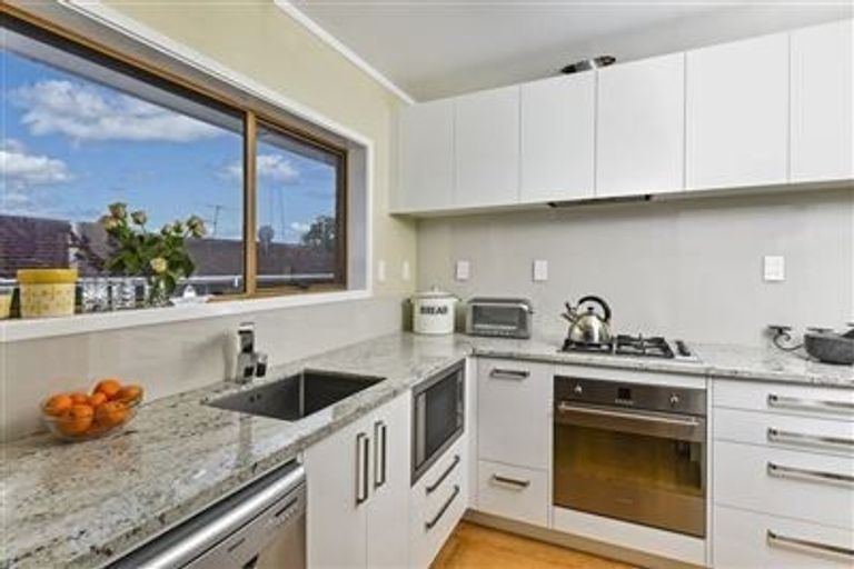 Photo of property in 16 Sydney Street, Hauraki, Auckland, 0622