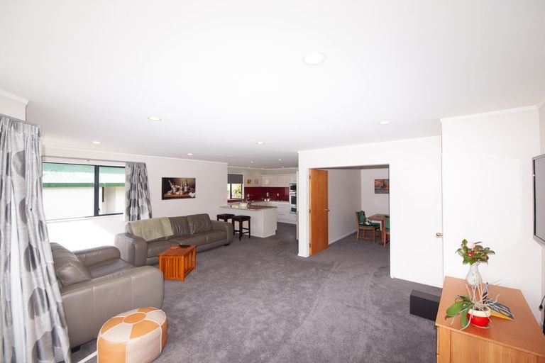 Photo of property in 6 Myers Grove, Churton Park, Wellington, 6037