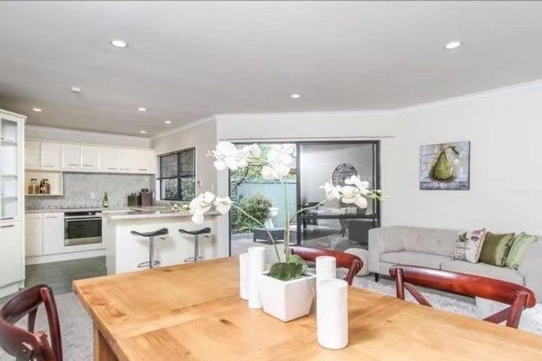 Photo of property in 16 Middlefield Drive, East Tamaki Heights, Auckland, 2016