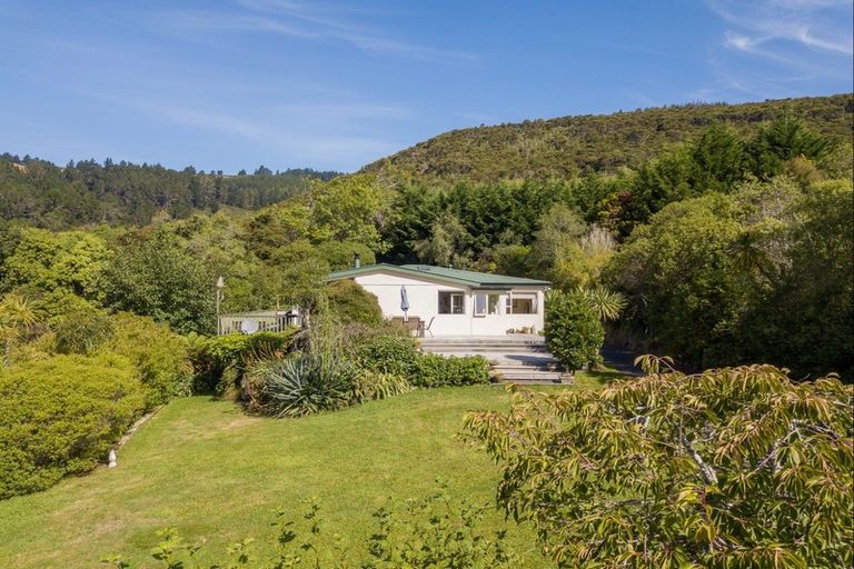 Photo of property in 160 Doctors Point Road, Waitati, 9085