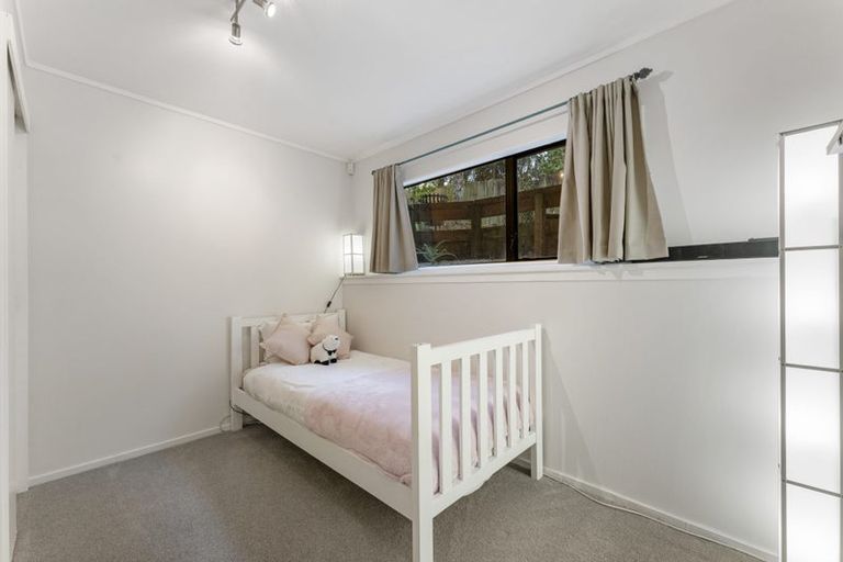 Photo of property in 2/18 Atlantis Place, Totara Vale, Auckland, 0629