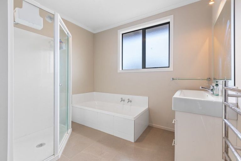 Photo of property in 16 La Salle Drive, Westown, New Plymouth, 4310