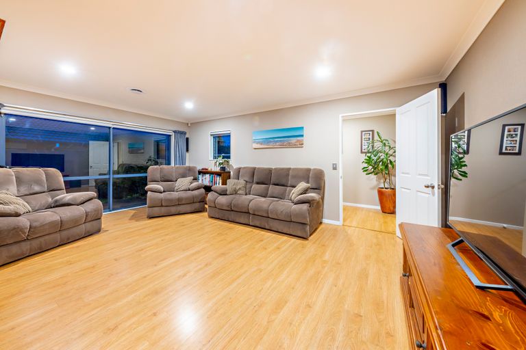 Photo of property in 13 Dunaff Place, Flat Bush, Auckland, 2019