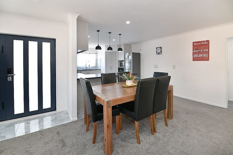 Photo of property in 21 Rauta Way, Helensville, 0800