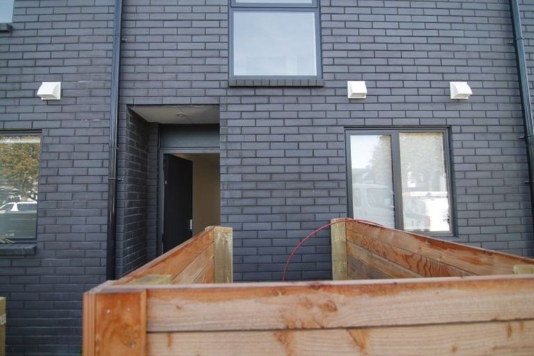 Photo of property in 2/255 Kilmore Street, Christchurch Central, Christchurch, 8011