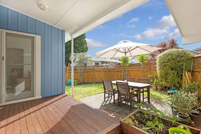 Photo of property in 33 Minaret Drive, Bucklands Beach, Auckland, 2014