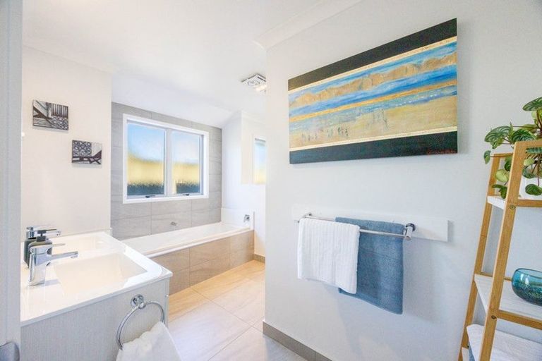 Photo of property in 2 Aparima Place, Awatoto, Napier, 4110