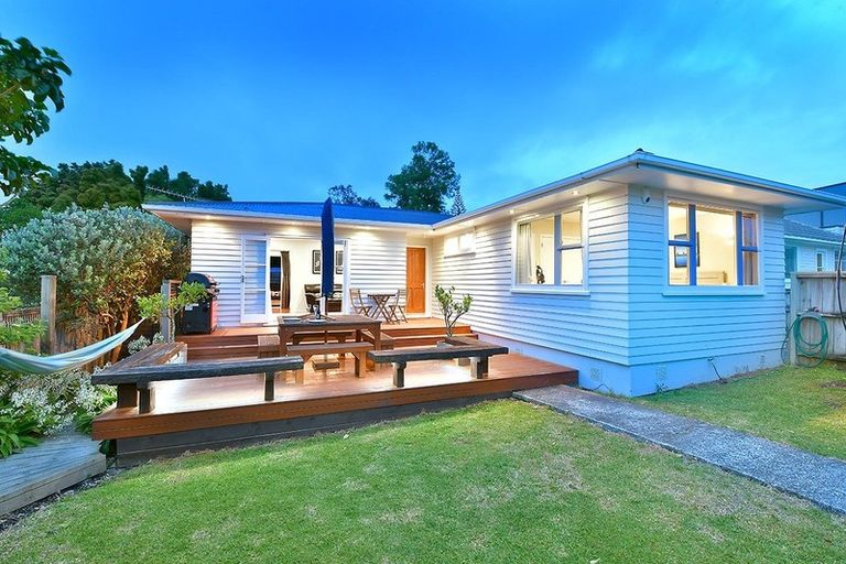 Photo of property in 1/5 September Place, Forrest Hill, Auckland, 0620