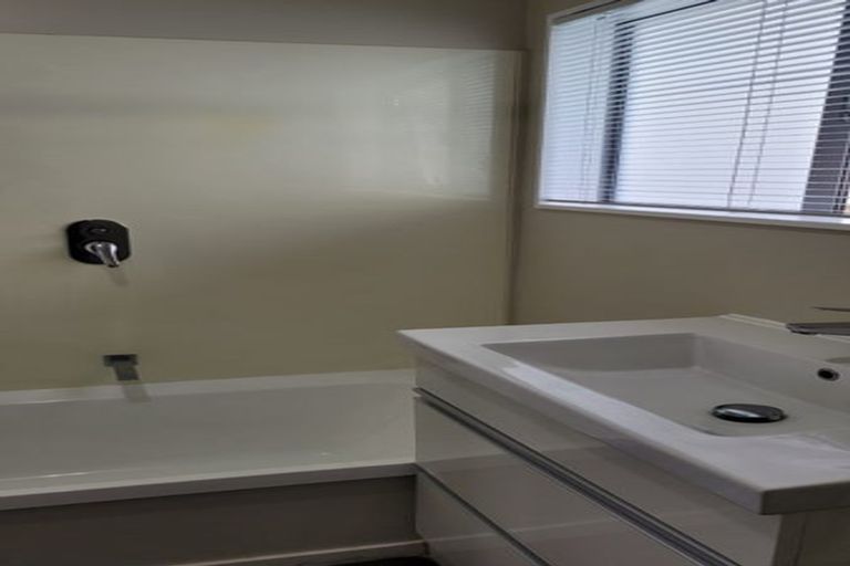 Photo of property in 45 Sylvan Crescent, Te Atatu South, Auckland, 0610