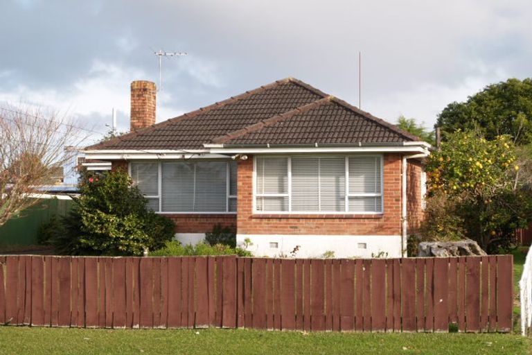 Photo of property in 6 Hallberry Road, Mangere East, Auckland, 2024