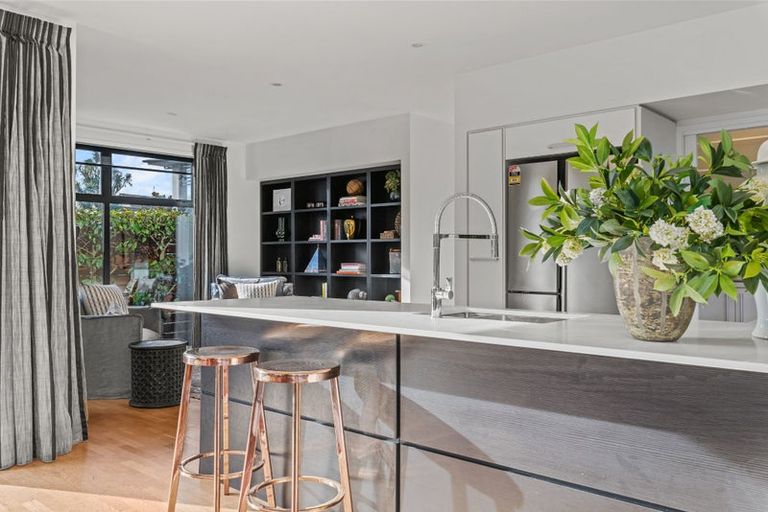 Photo of property in 62 Straven Road, Fendalton, Christchurch, 8014