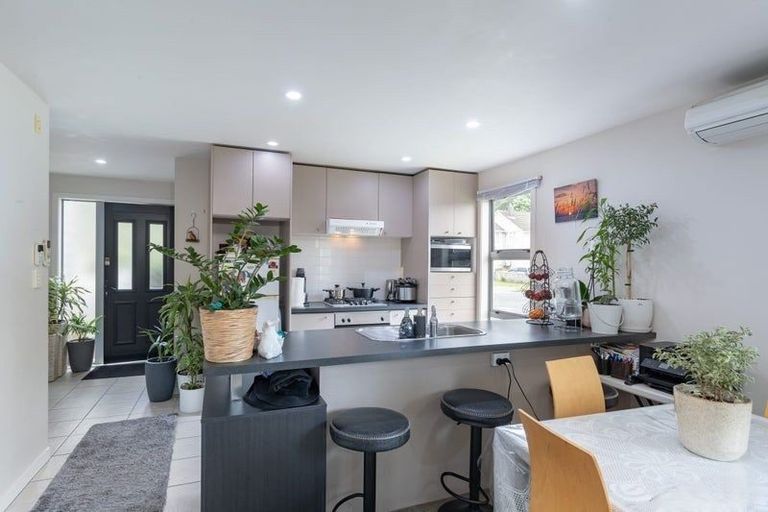 Photo of property in 18a Franklyn Road, Tawa, Wellington, 5028