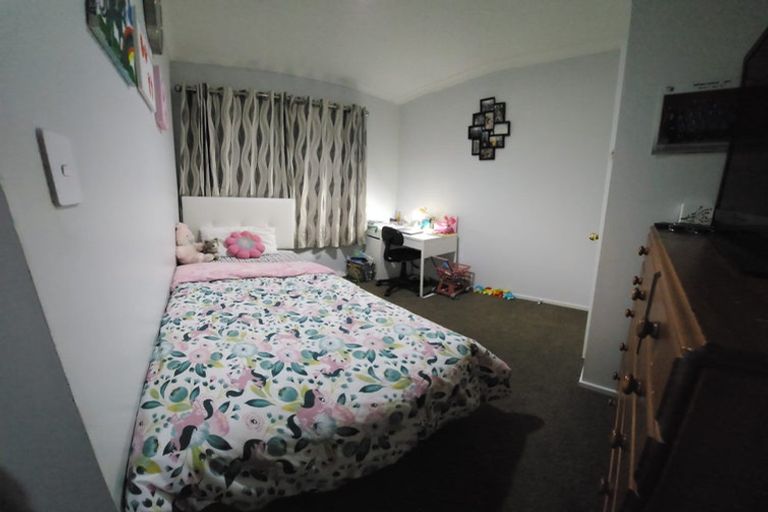 Photo of property in 2/34 Manuroa Road, Takanini, 2112