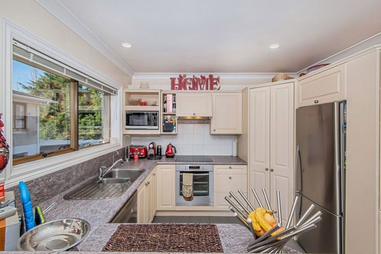 Photo of property in 37 Nui Mana Place, Te Atatu South, Auckland, 0610