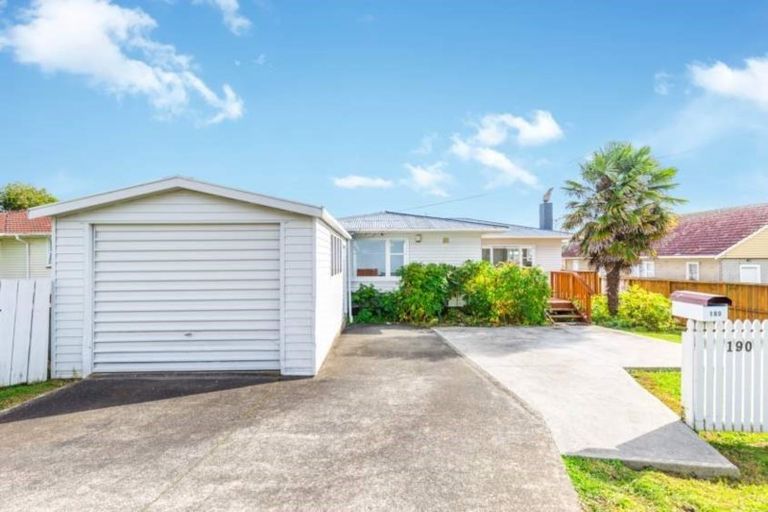 Photo of property in 190 Rathgar Road, Henderson, Auckland, 0610