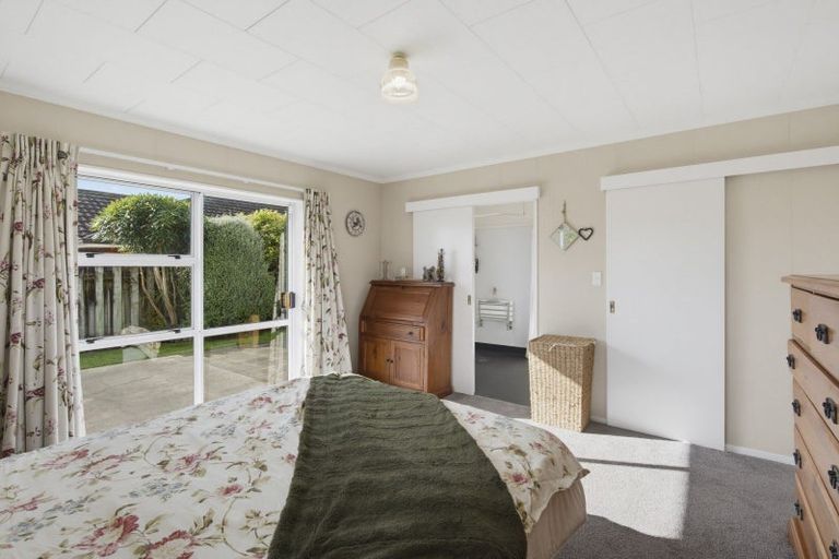 Photo of property in 16 Easton Way, Levin, 5510