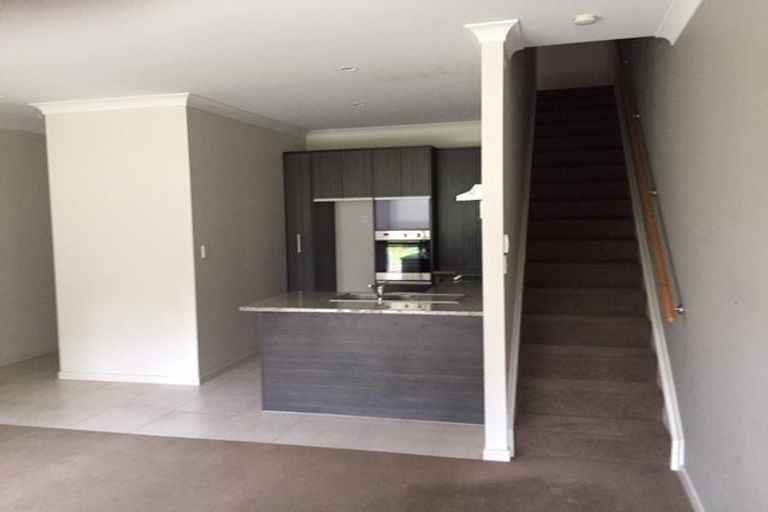 Photo of property in 10/44 Carlos Drive, Flat Bush, Auckland, 2016
