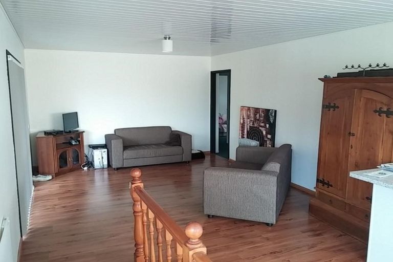 Photo of property in 28 Katrina Place, Massey, Auckland, 0614