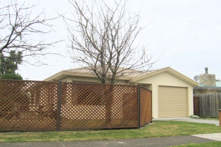 Photo of property in 4 Crichton Place, Taradale, Napier, 4112