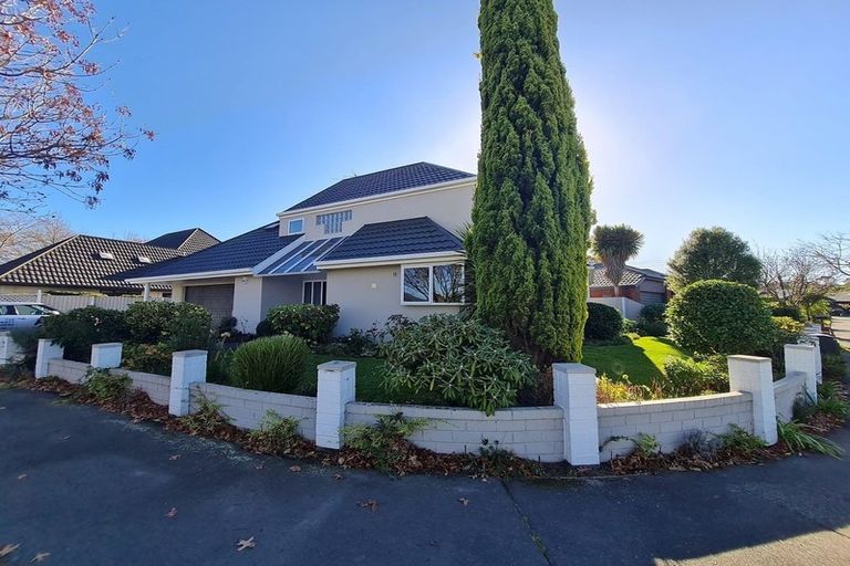 Photo of property in 2 Hatfield Place, Avonhead, Christchurch, 8042