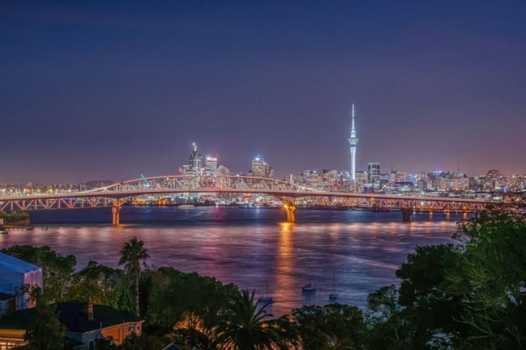 Photo of property in 24 Bridge View Road, Birkenhead, Auckland, 0626