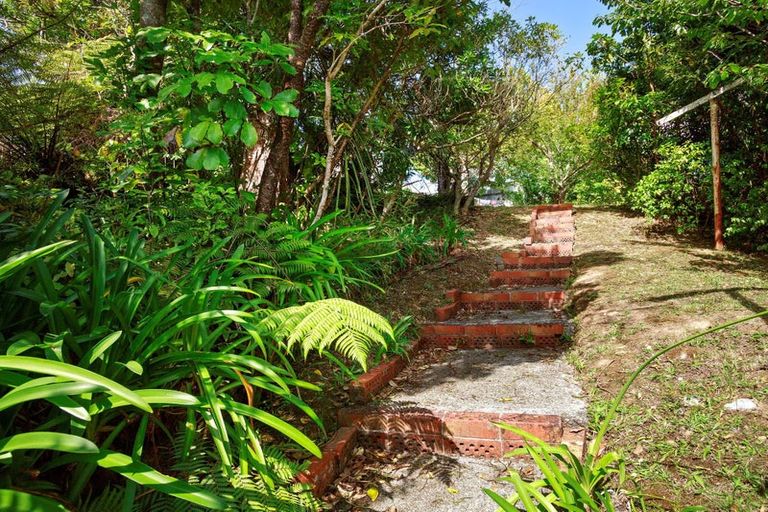 Photo of property in 23 Vista Crescent, Maoribank, Upper Hutt, 5018