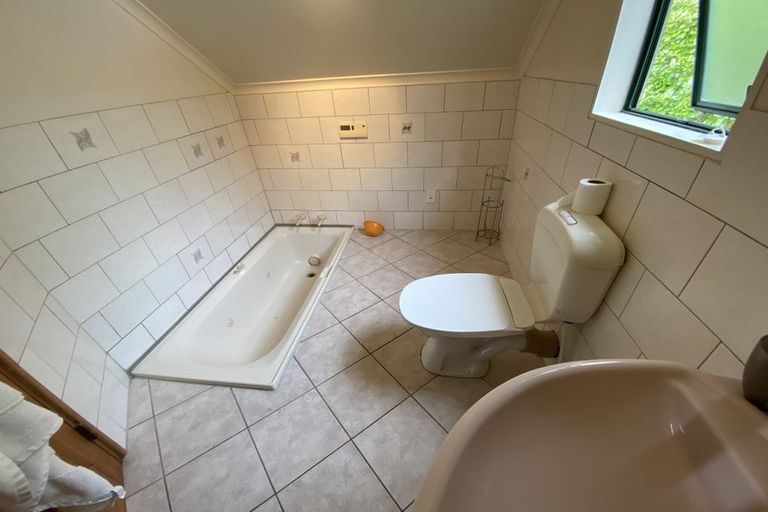 Photo of property in 33 Makara Road, Karori, Wellington, 6012
