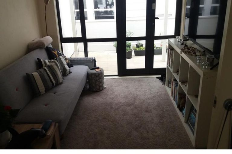 Photo of property in 2/240 The Terrace, Wellington Central, Wellington, 6011