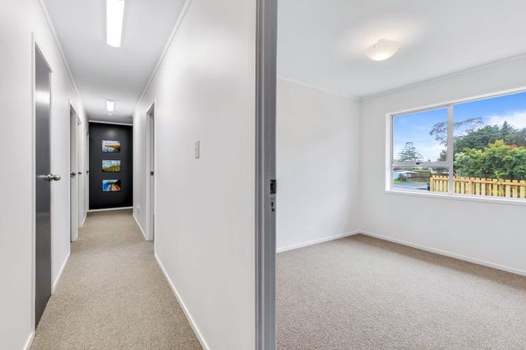 Photo of property in 2/94 Kaurilands Road, Titirangi, Auckland, 0602