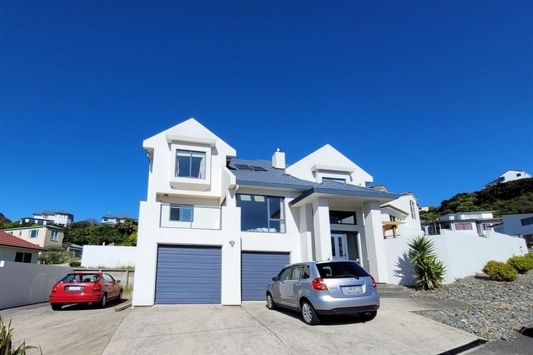 Photo of property in 28 Tamworth Crescent, Newlands, Wellington, 6037