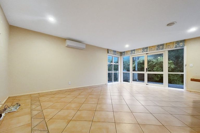 Photo of property in 18 Myers Grove, Churton Park, Wellington, 6037